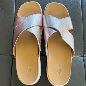 Brand New UGG Emily Rose Gold metallic sandals - size 8